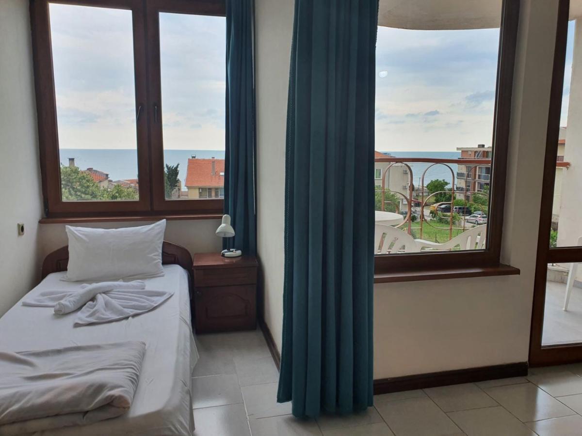 Lazur Hotel Ravda Bagian luar foto